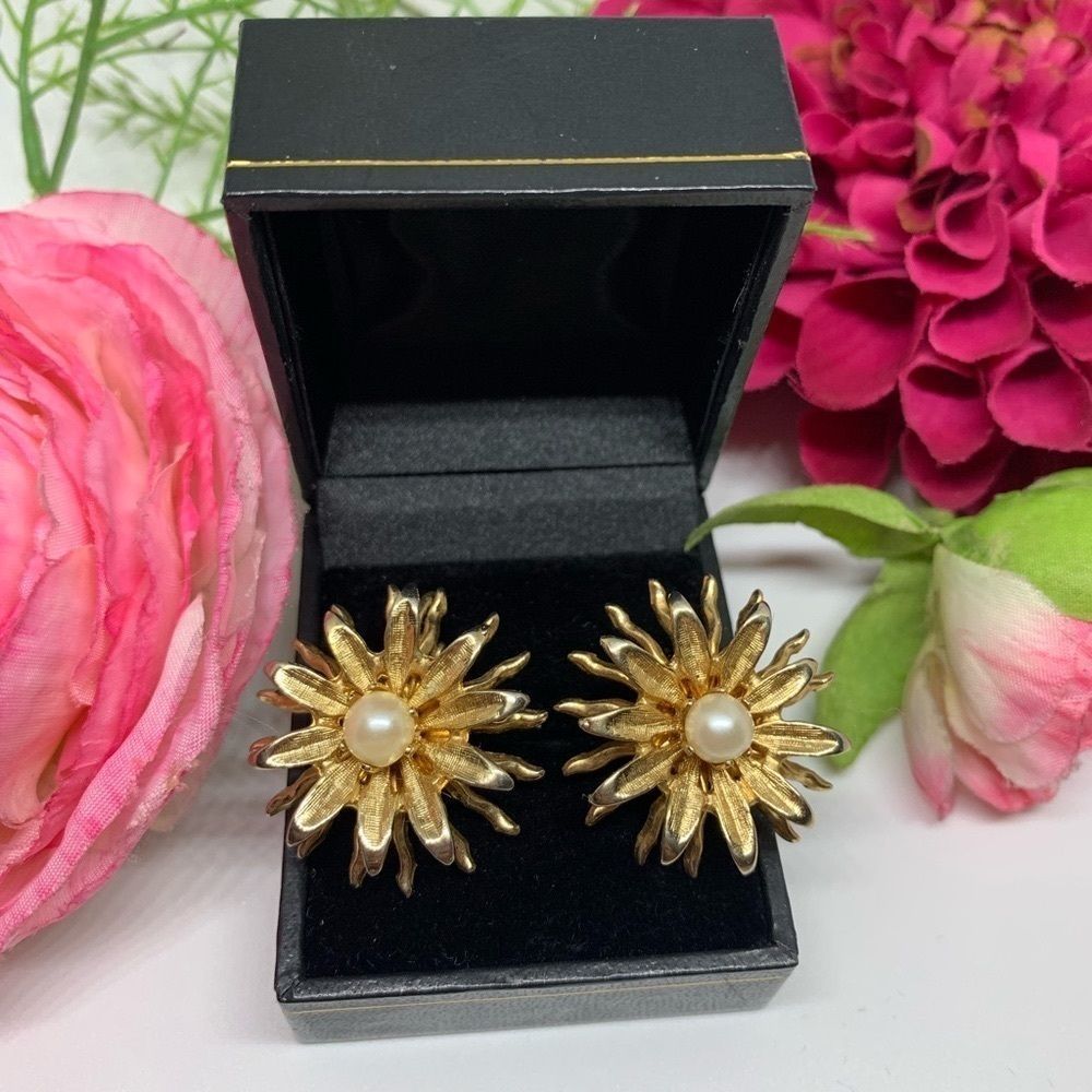 VINTAGE⚜️Dahlia Flower Blooming Clip Earrings